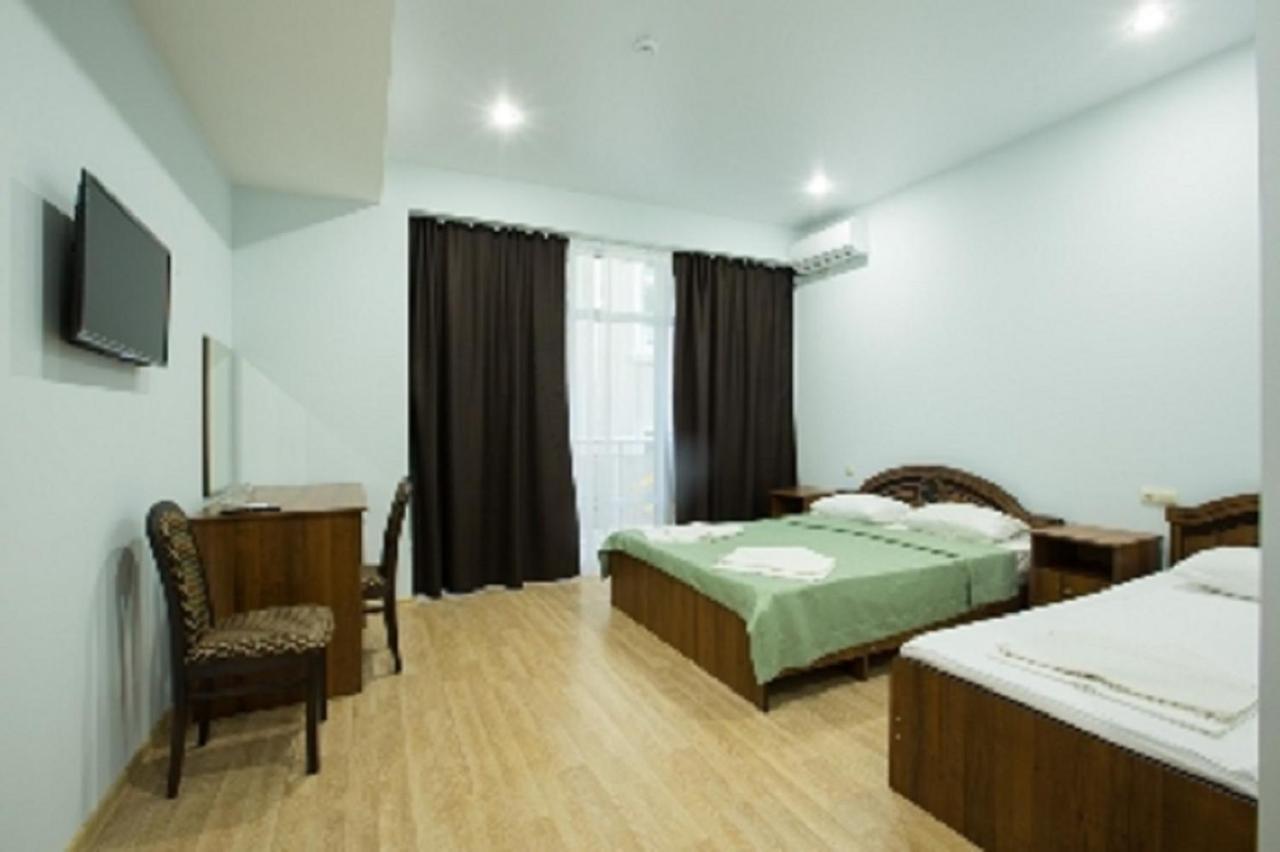 Calipso Sea Hotel Gagra Bagian luar foto
