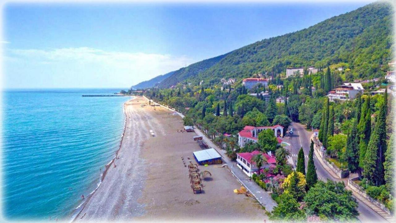 Calipso Sea Hotel Gagra Bagian luar foto