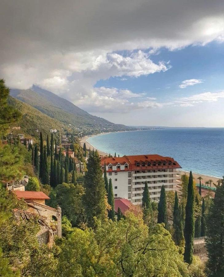 Calipso Sea Hotel Gagra Bagian luar foto